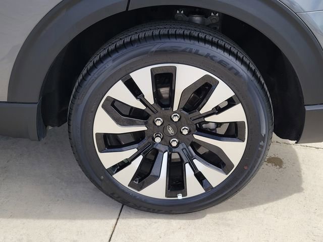 Certified 2025 Ford Explorer Platinum w/ LUX Leather Package image 16