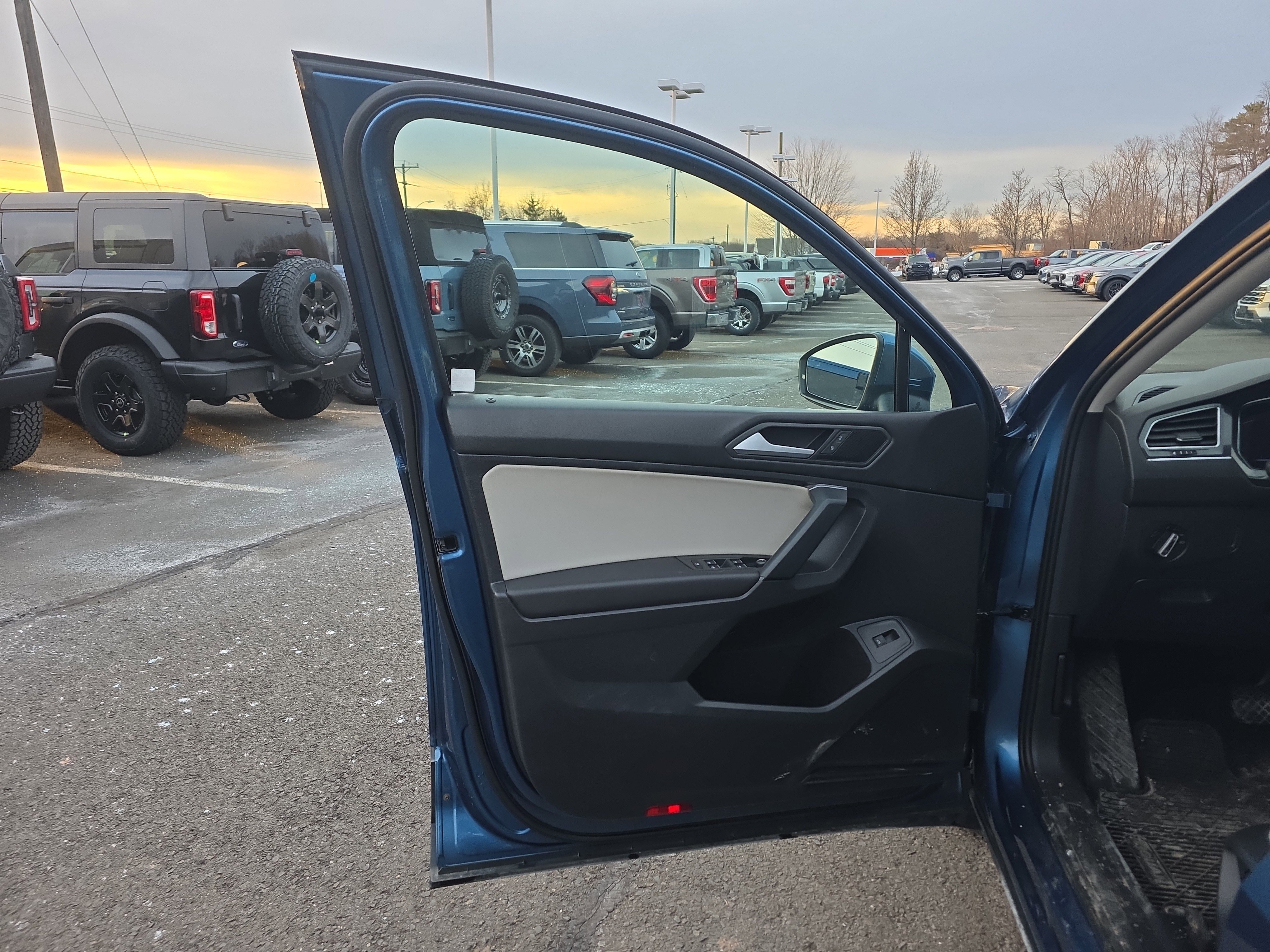 Used 2019 Volkswagen Tiguan SEL w/ 3rd Row Seat Package image 27