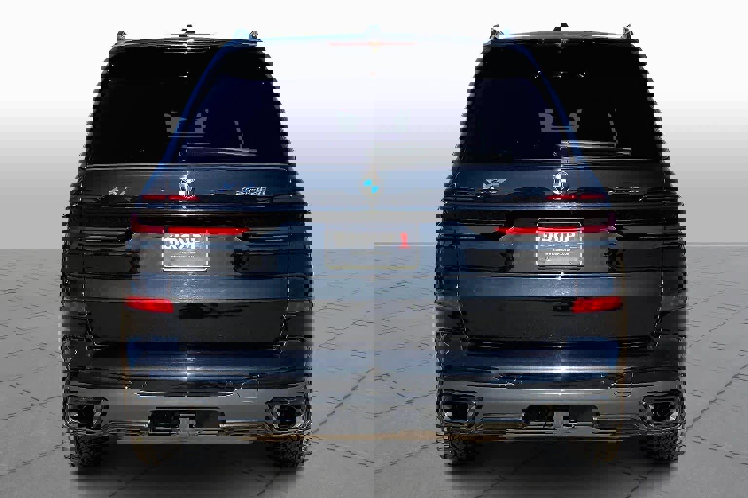 Used 2025 BMW X7 xDrive40i w/ Executive Package image 2