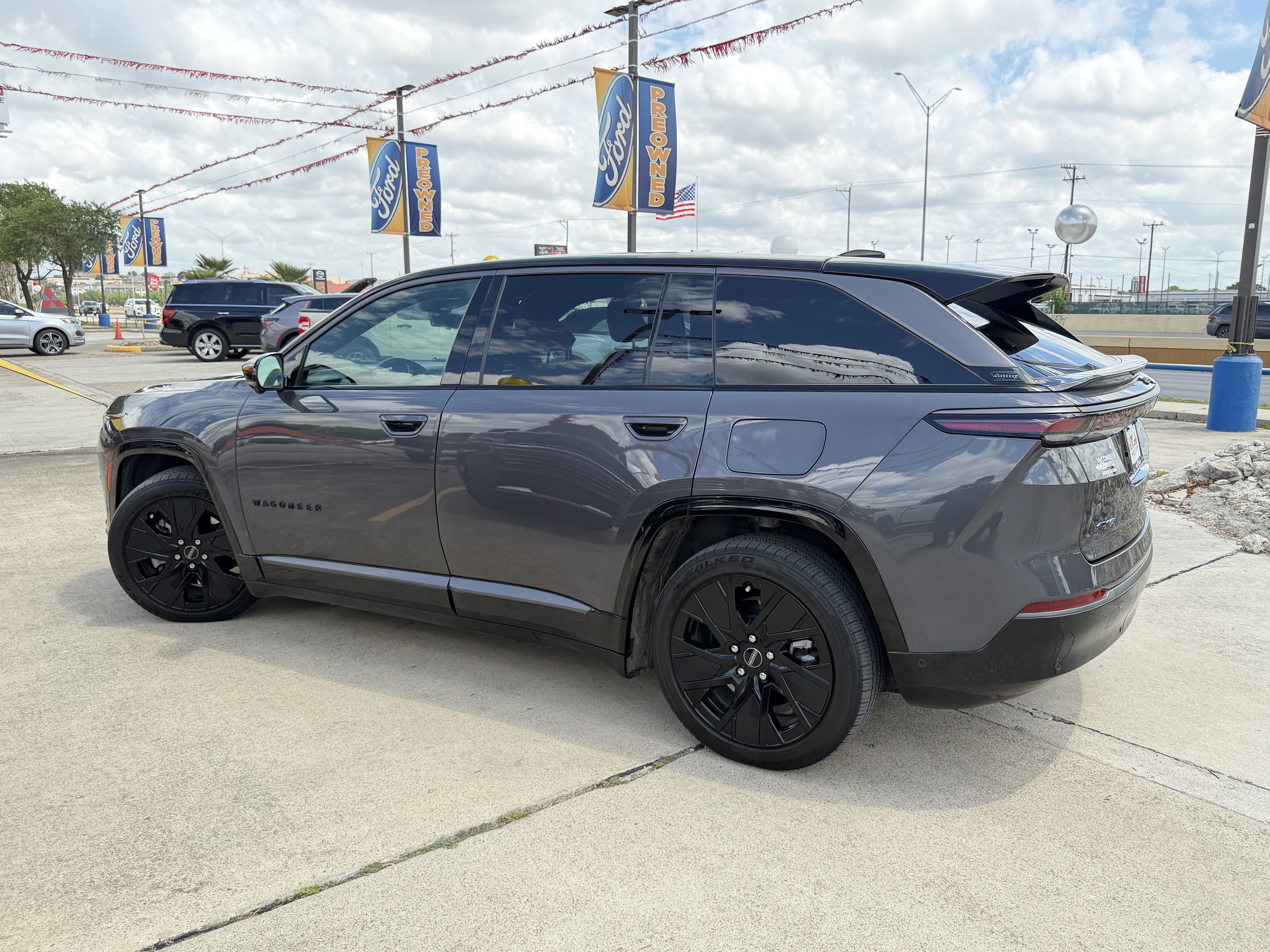 Used 2024 Jeep Wagoneer Launch Edition image 11
