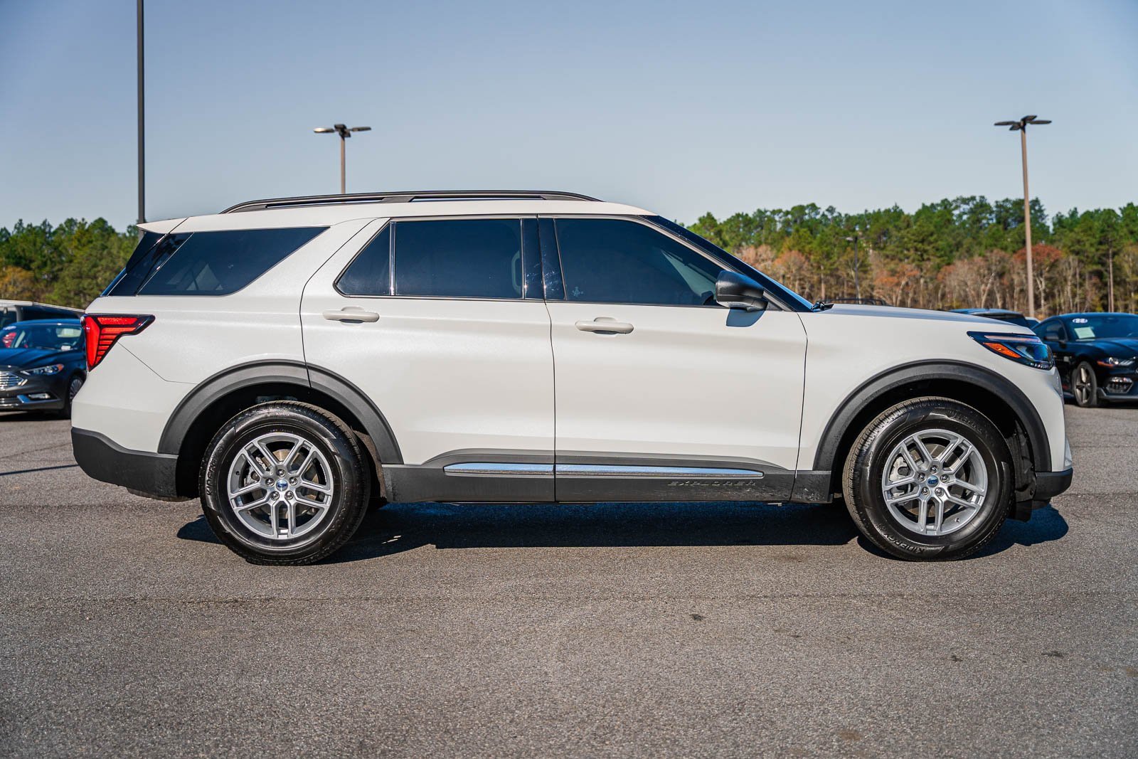 Certified 2025 Ford Explorer Active image 8