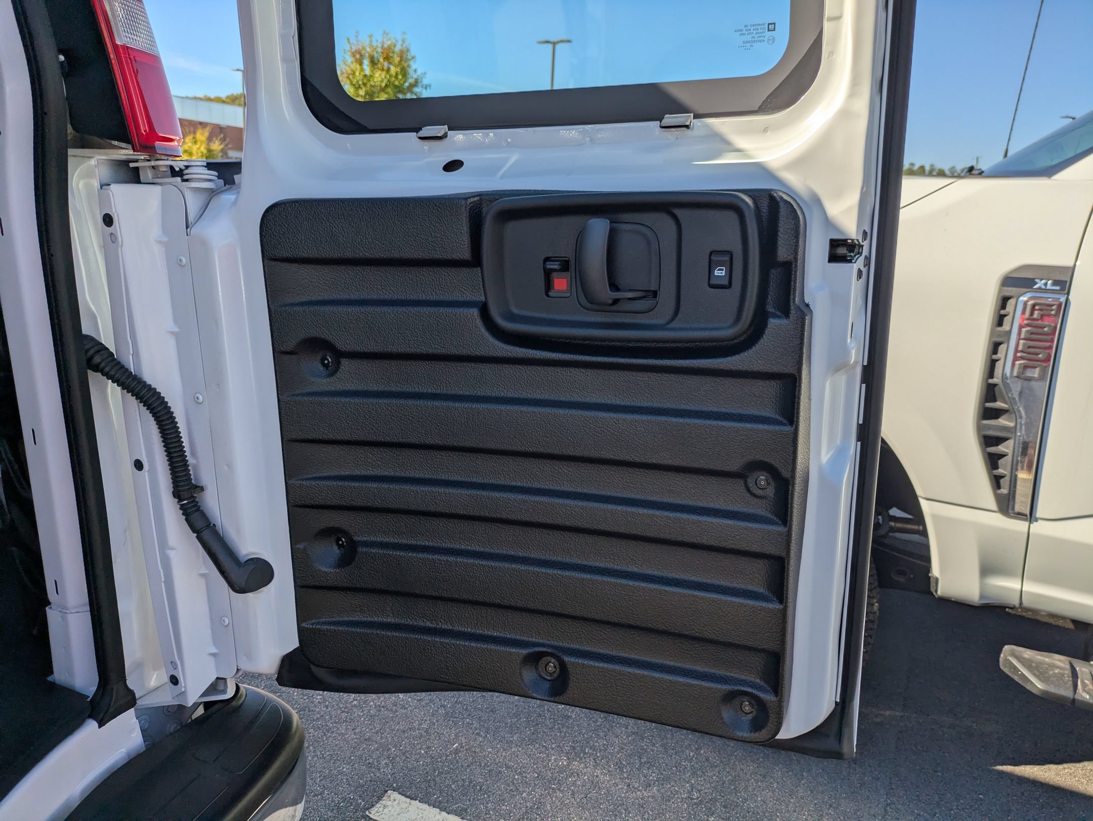 Used 2025 Chevrolet Express 3500 Extended w/ Driver Convenience Package RWD image 25