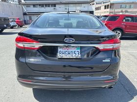 Certified 2018 Ford Fusion SE w/ Fusion SE Technology Package FWD image 5