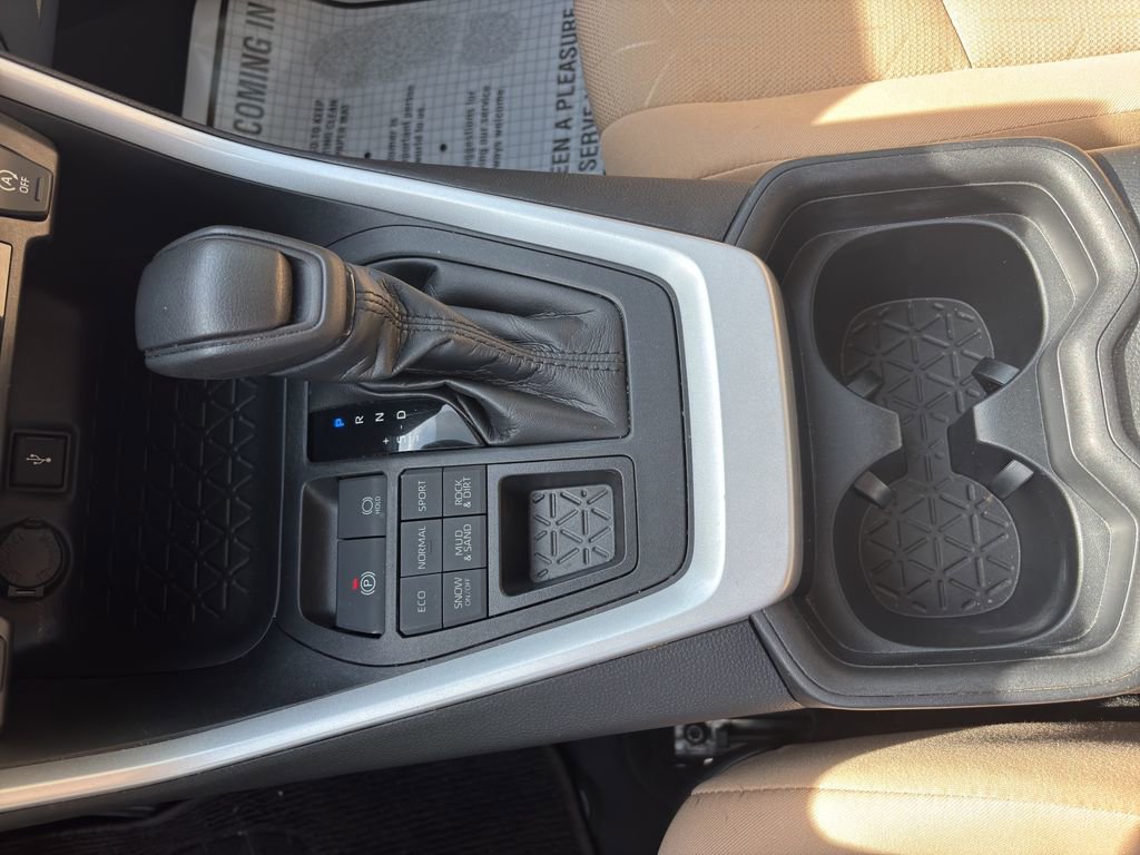 Used 2021 Toyota RAV4 XLE w/ Convenience Package AWD/4WD image 13