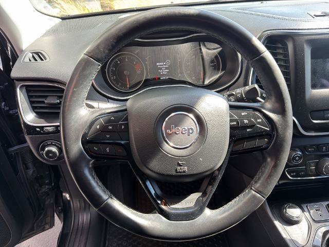 Used 2020 Jeep Cherokee Latitude Plus AWD/4WD image 19