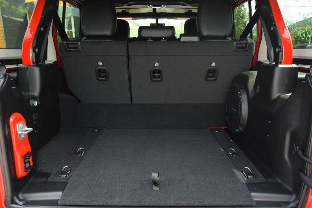 Used 2023 Jeep Wrangler Unlimited Rubicon 4xe w/ Cold Weather Group AWD/4WD image 9