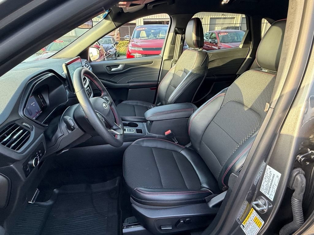 Certified 2024 Ford Escape ST-Line w/ Tech Pack #1 FWD image 9