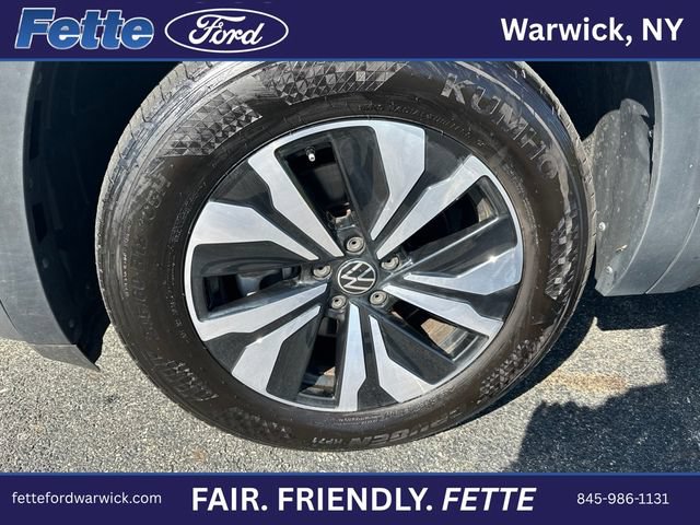 Used 2024 Volkswagen Atlas Cross Sport SE AWD/4WD image 2