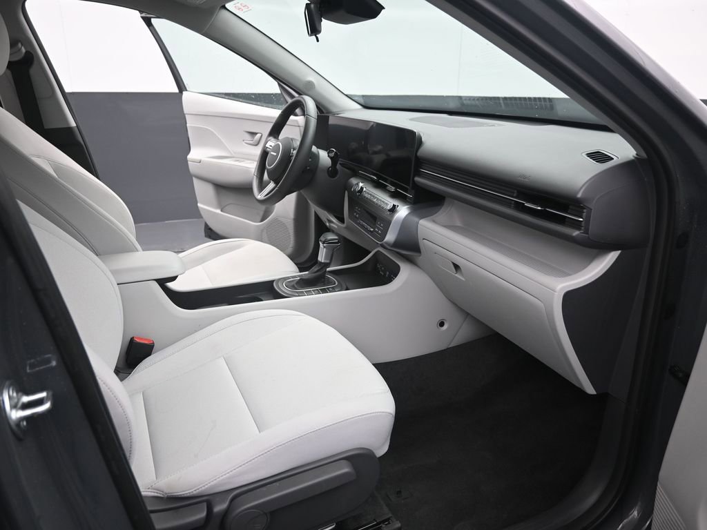 Used 2025 Hyundai Kona SEL FWD image 24