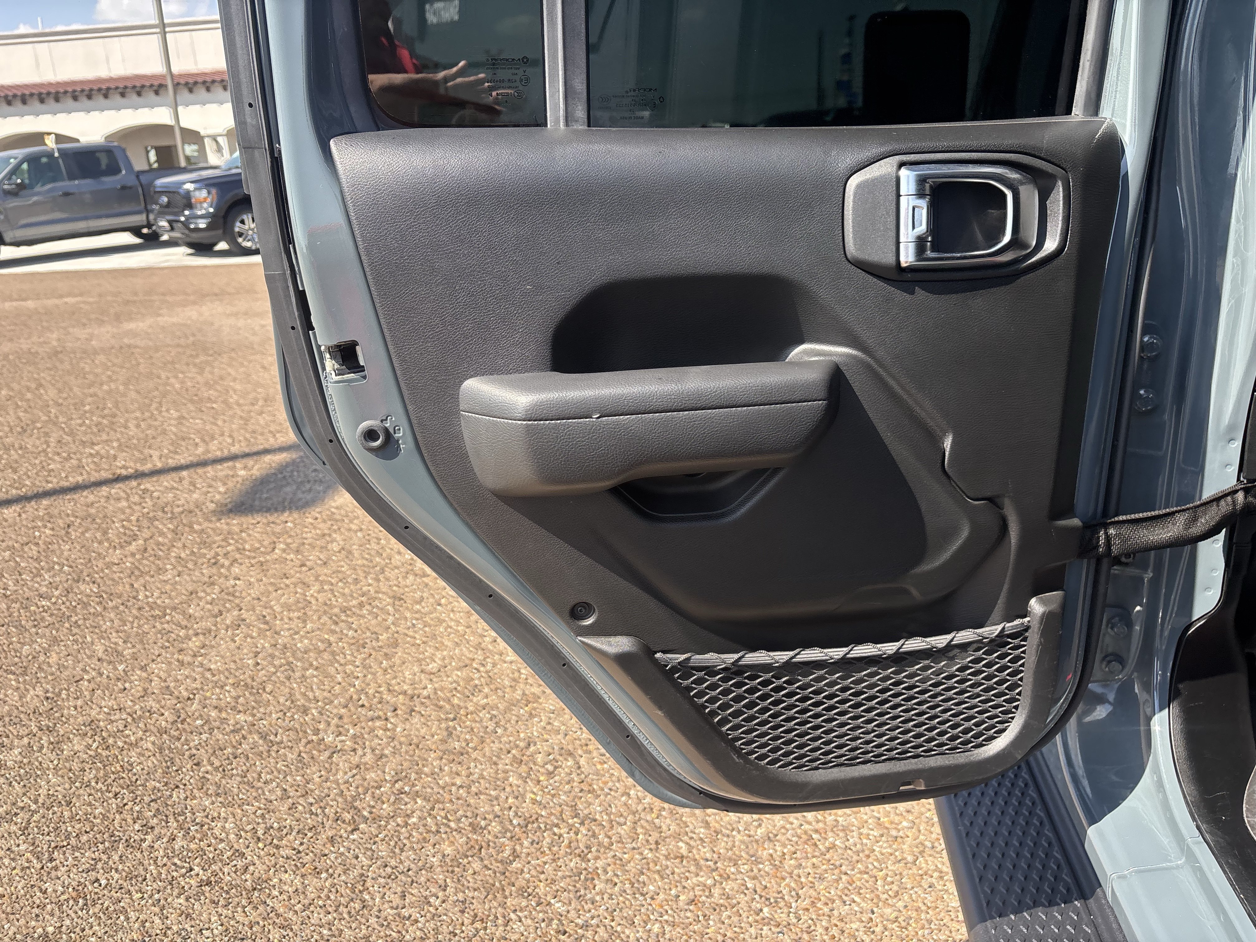 Used 2025 Jeep Gladiator Mojave AWD/4WD image 14