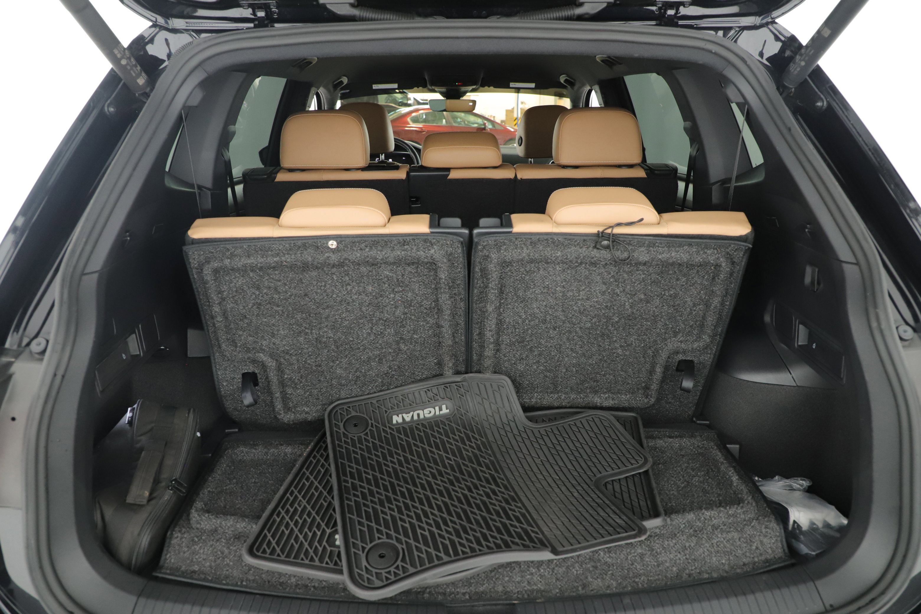 Used 2024 Volkswagen Tiguan SE image 5