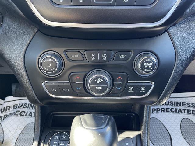 Used 2019 Jeep Cherokee Trailhawk AWD/4WD image 27