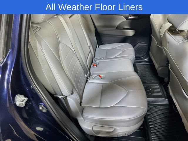 Used 2020 Toyota Highlander XLE AWD/4WD image 17