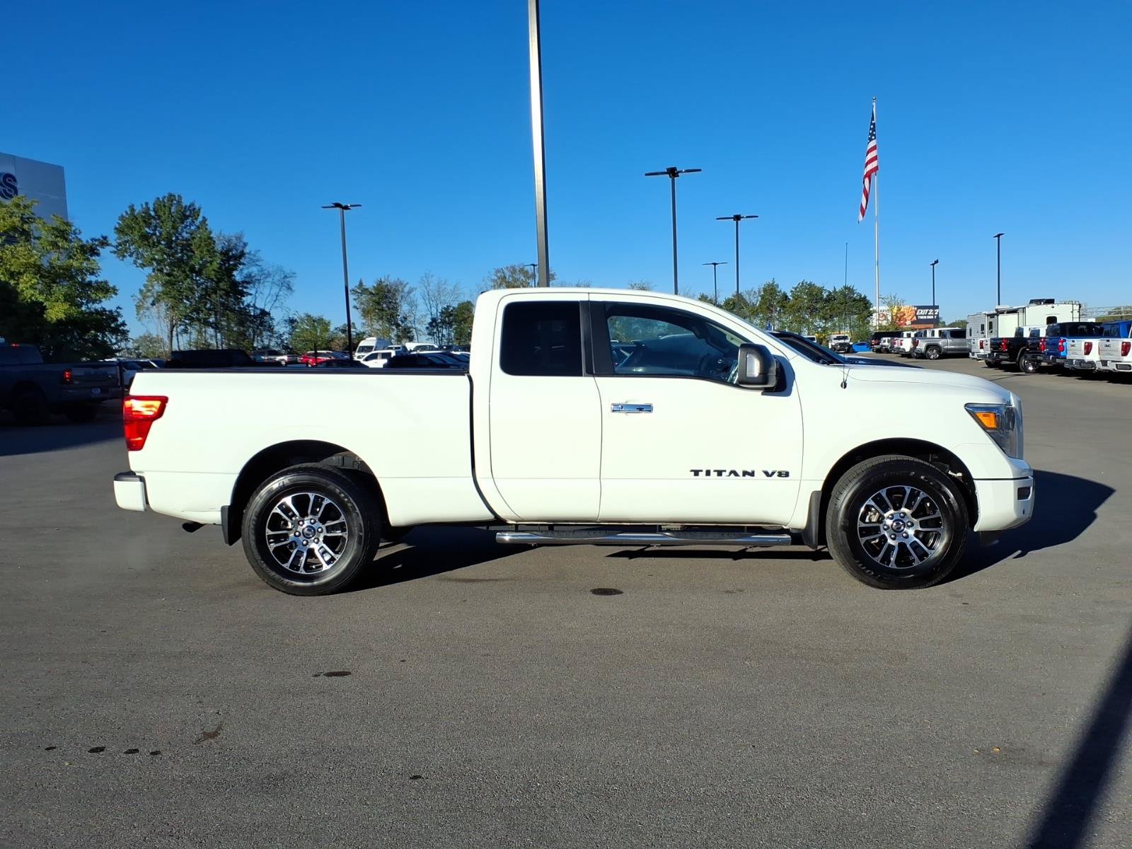 Used 2020 Nissan Titan SV w/ SV Convenience Package AWD/4WD image 2