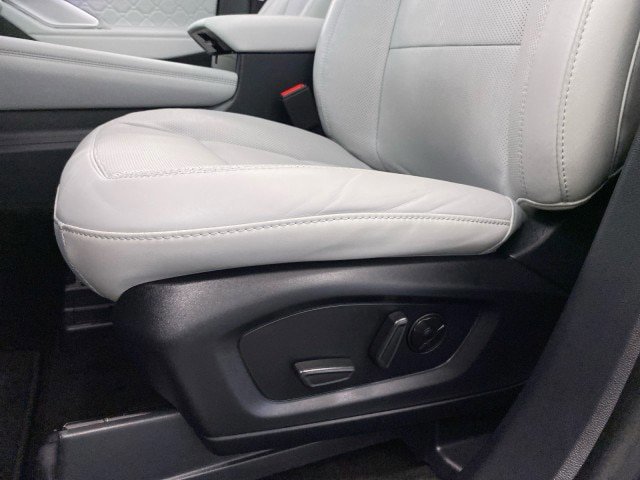 Certified 2025 Ford Explorer Platinum w/ LUX Leather Package AWD/4WD image 17