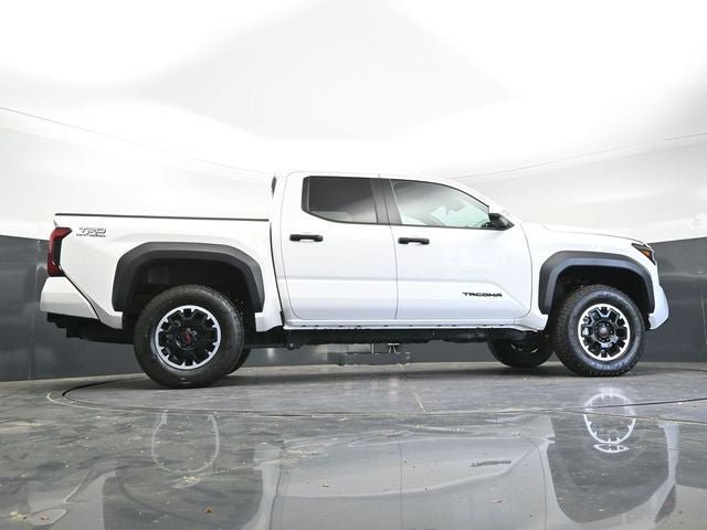 Used 2024 Toyota Tacoma TRD Off-Road AWD/4WD image 40