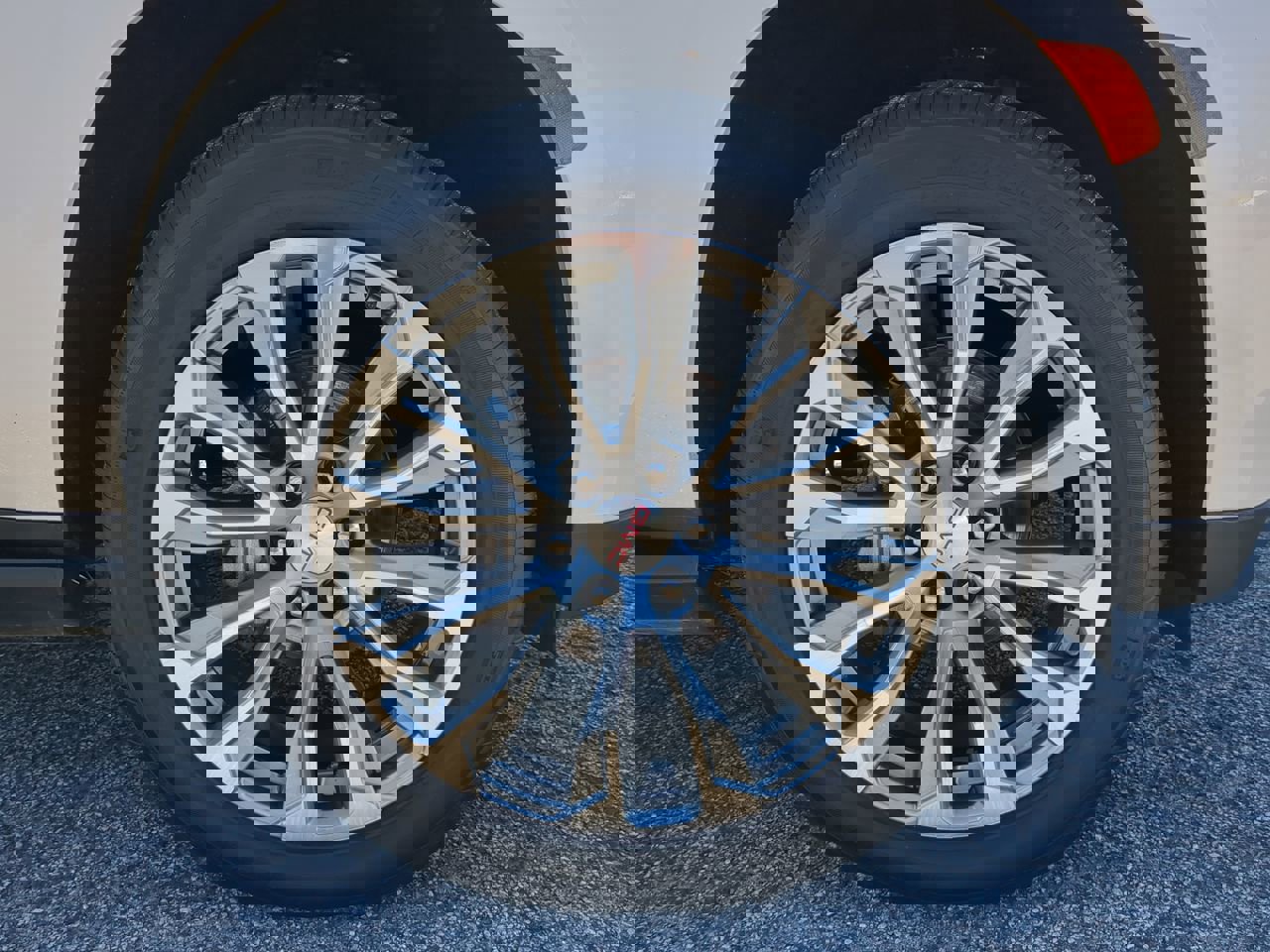 Used 2021 GMC Yukon Denali w/ Denali Premium Package image 9