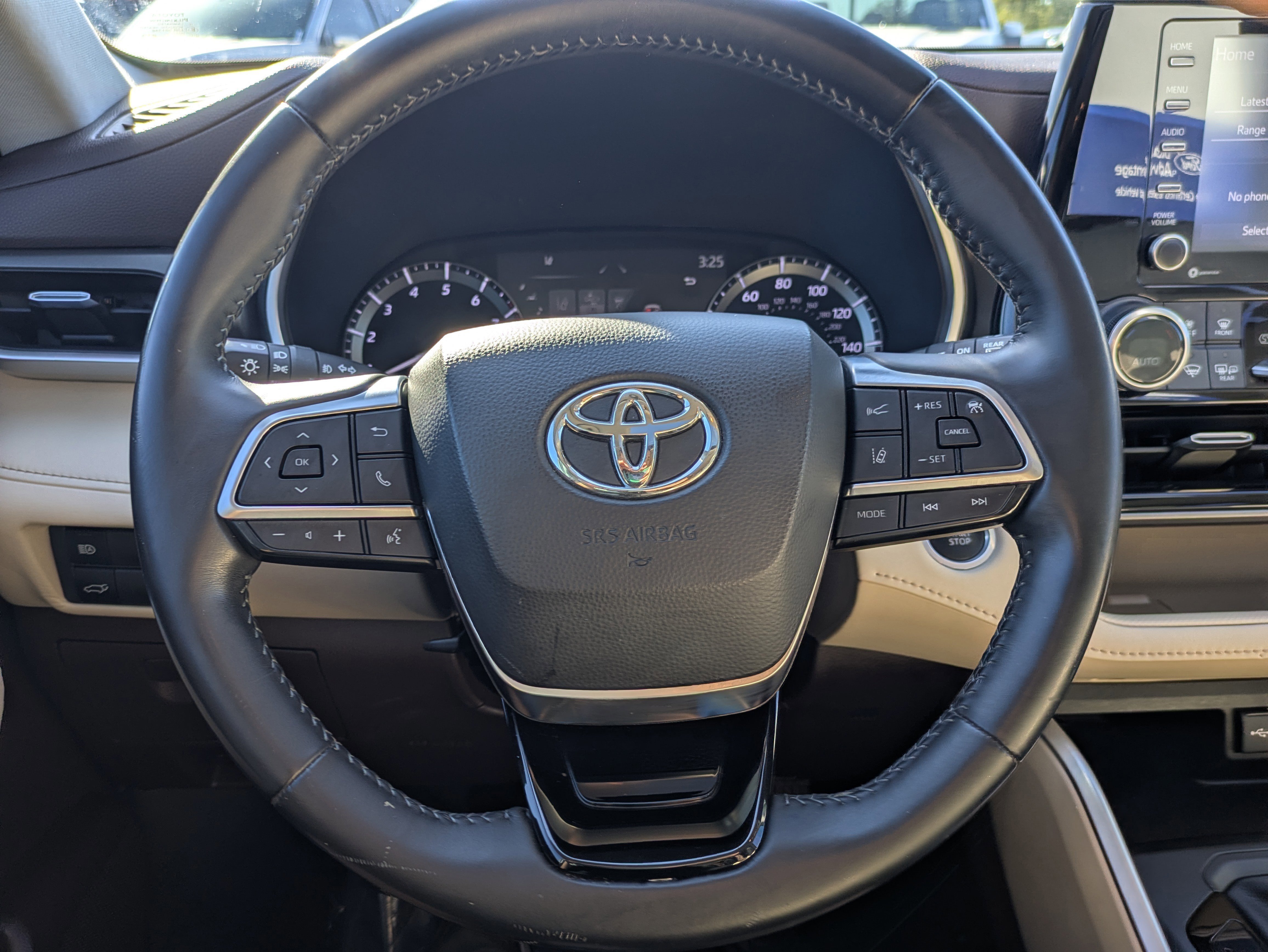 Used 2021 Toyota Highlander XLE image 29