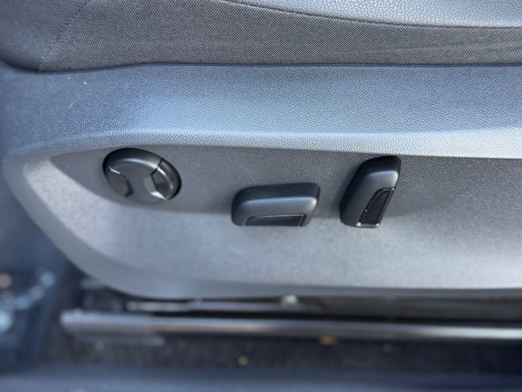 Used 2023 Volkswagen Tiguan SE R-Line image 18