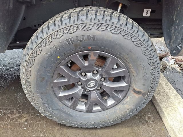 Used 2023 Toyota Tacoma SR5 AWD/4WD image 4