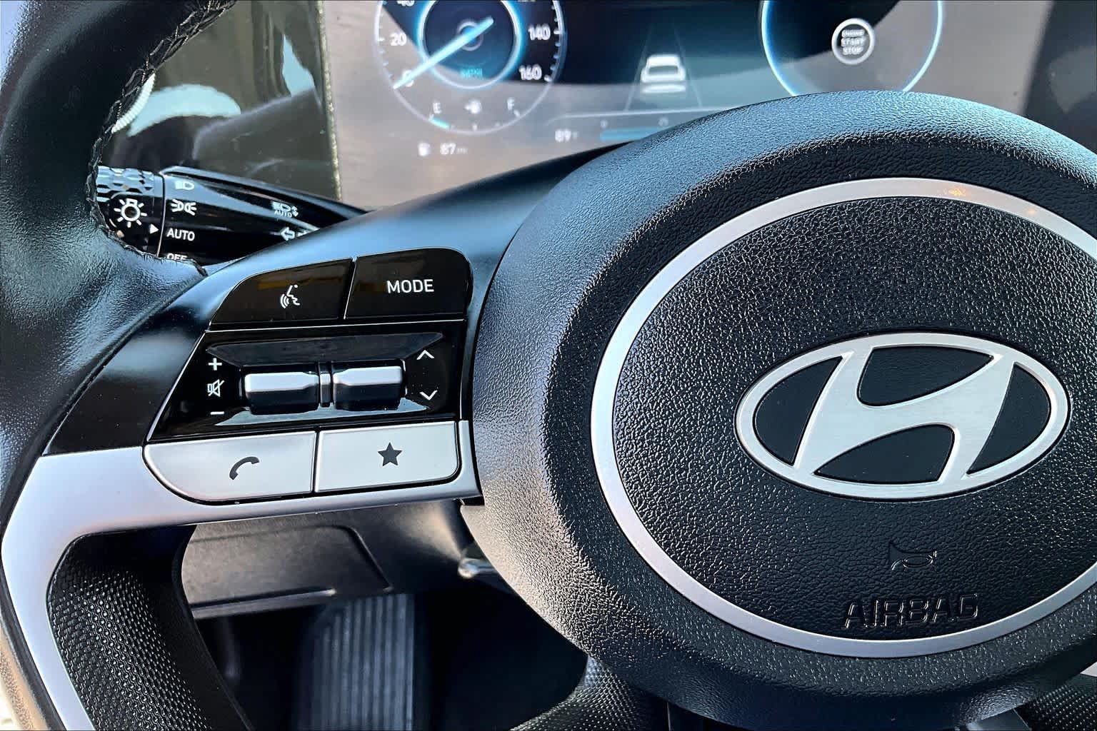 Used 2025 Hyundai Elantra Limited FWD image 23