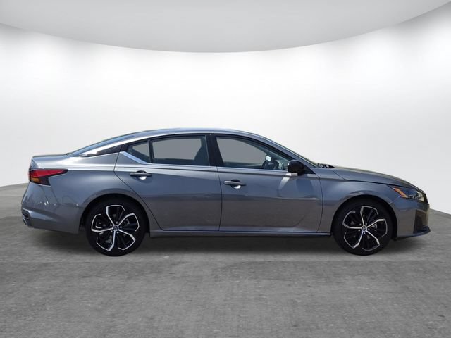 Used 2024 Nissan Altima 2.5 SR FWD image 3
