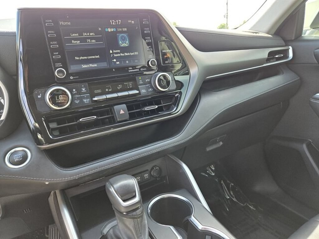Used 2021 Toyota Highlander XLE FWD image 23