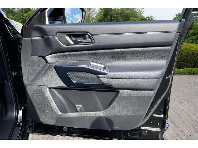 Used 2025 Nissan Pathfinder SV w/ SV Premium Package FWD image 25