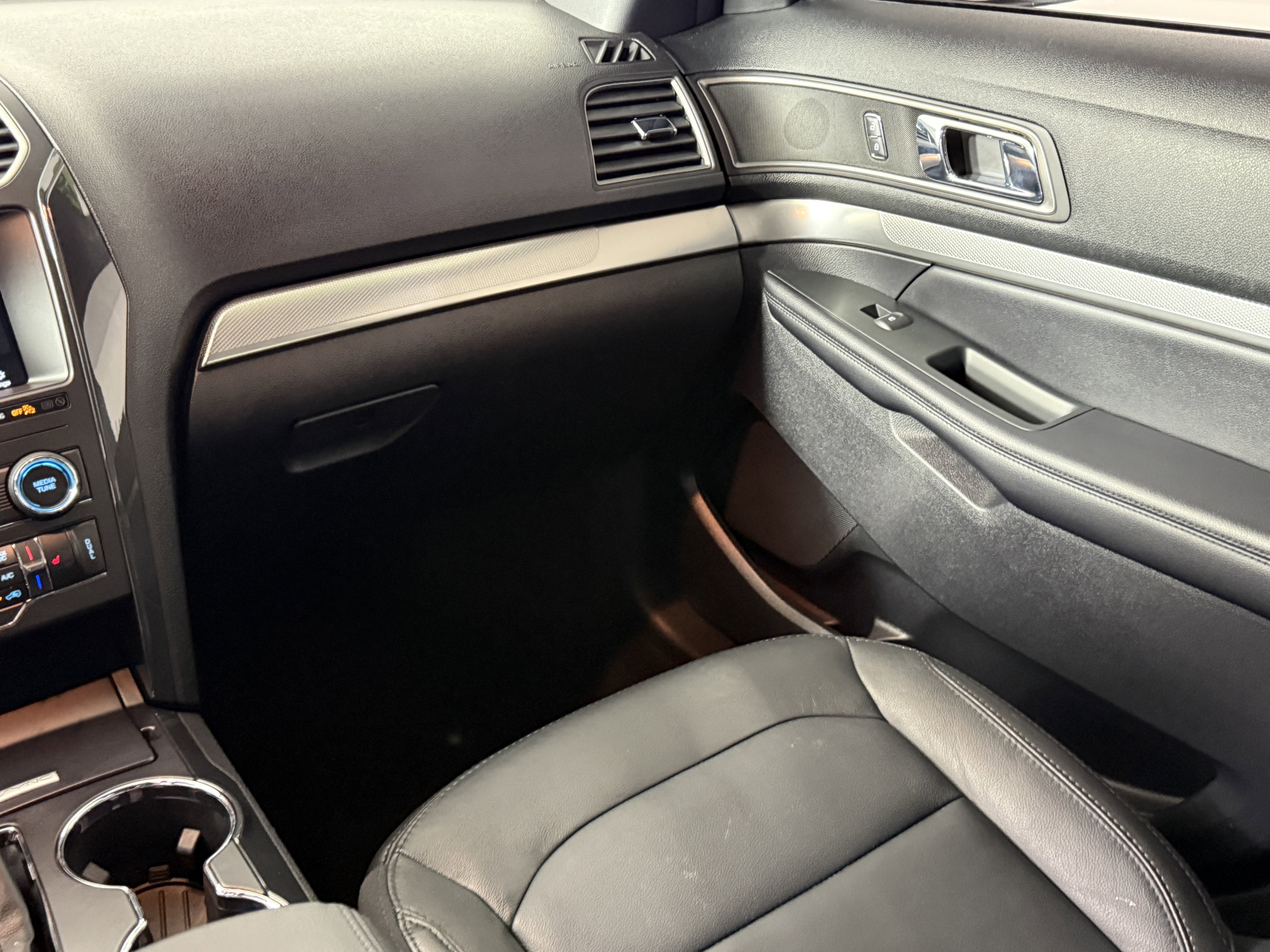 Certified 2018 Ford Explorer XLT w/ Equipment Group 202A image 12