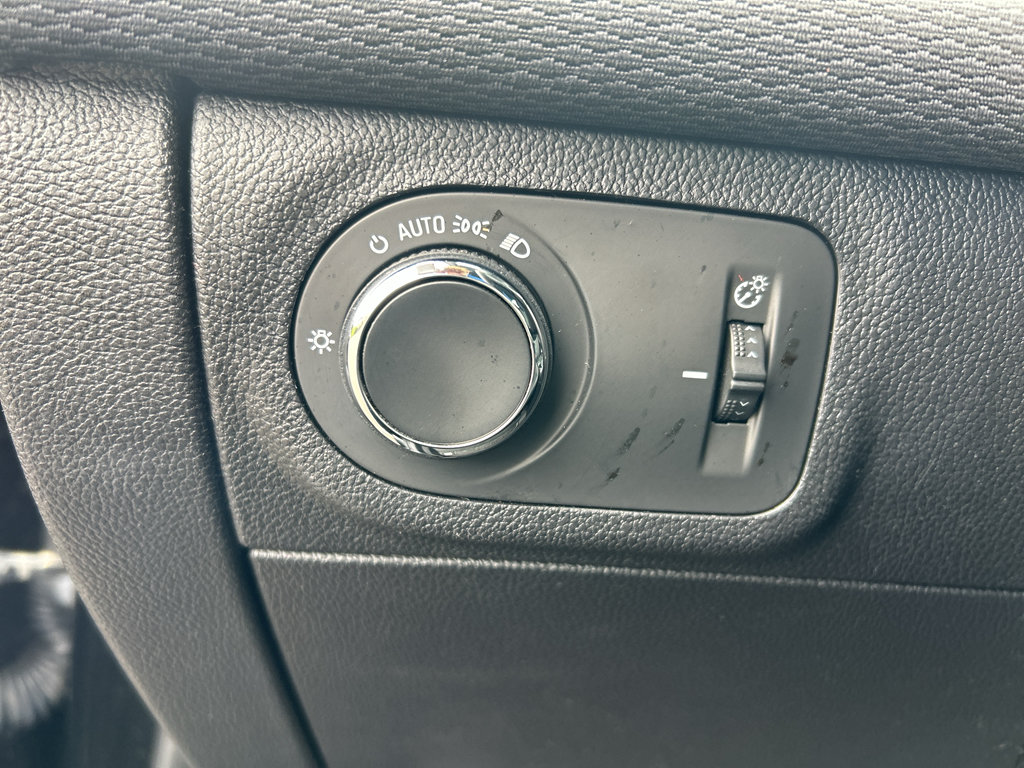 Used 2019 Chevrolet Cruze LS w/ LS Convenience Package FWD image 16