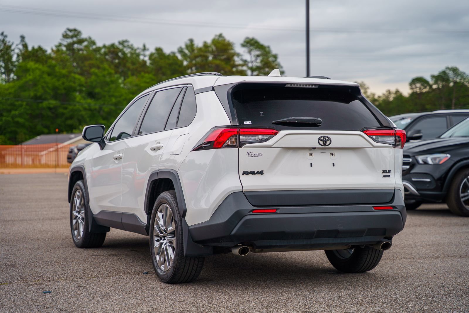 Used 2020 Toyota RAV4 XLE Premium AWD/4WD image 5