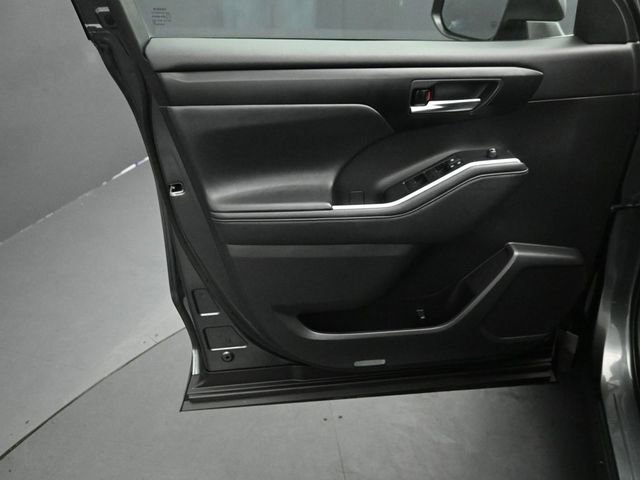 Used 2021 Toyota Highlander XLE image 36