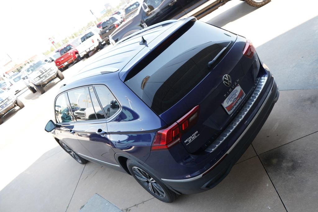 Used 2024 Volkswagen Tiguan SE AWD/4WD image 13