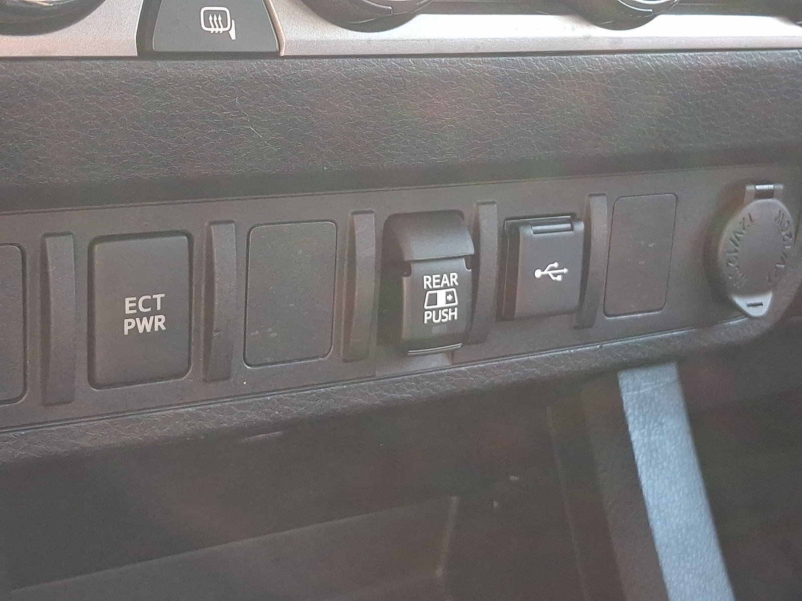 Used 2021 Toyota Tacoma SR5 AWD/4WD image 24
