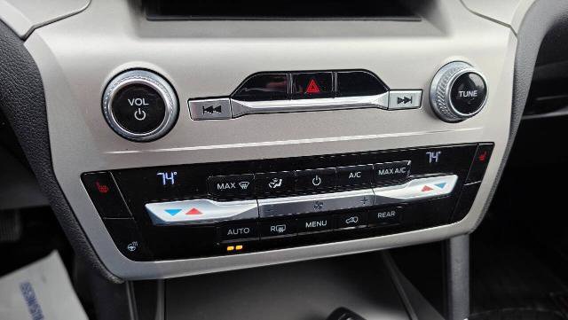 Certified 2021 Ford Explorer XLT w/ Equipment Group 202A AWD/4WD image 21