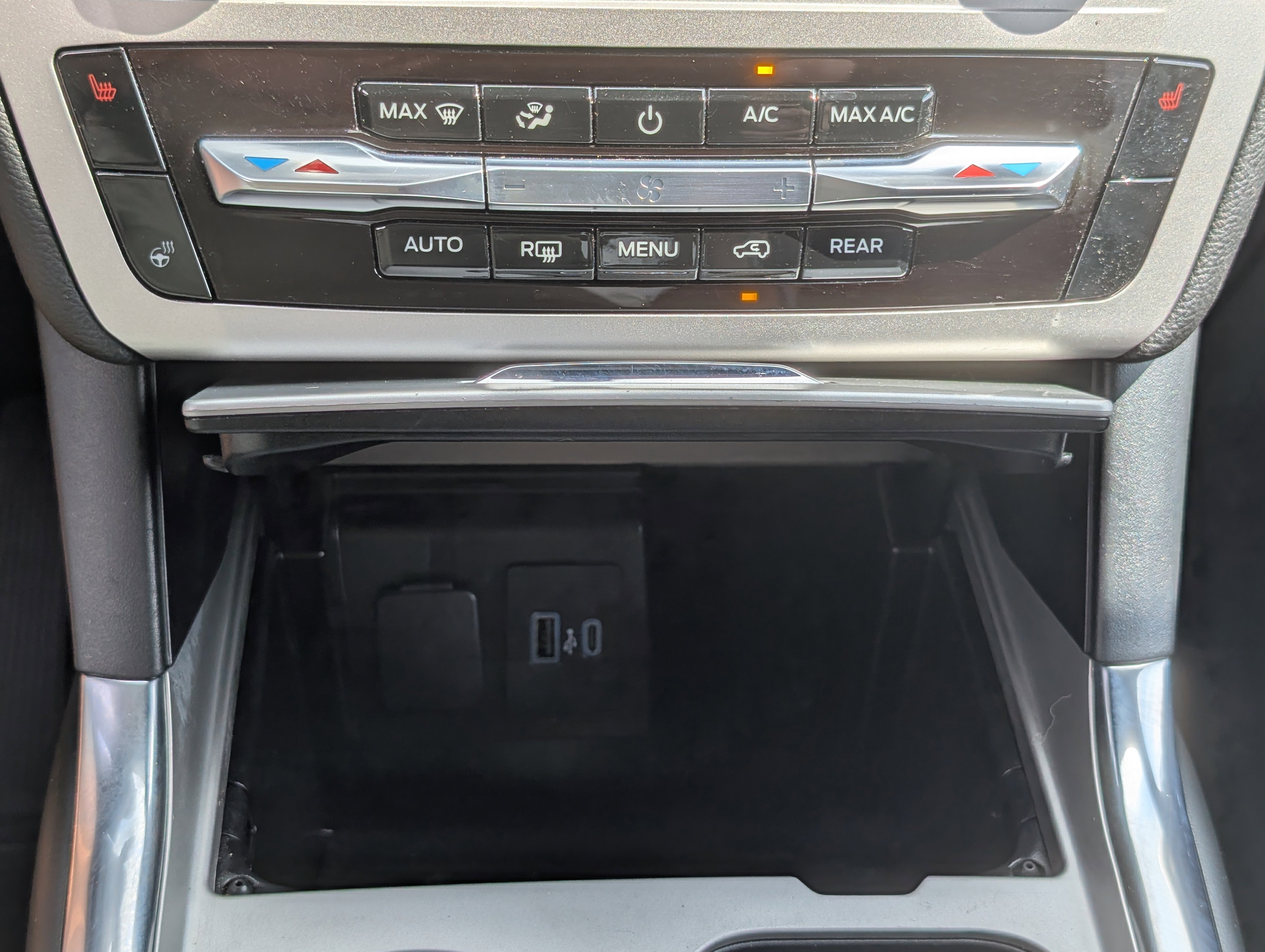 Certified 2022 Ford Explorer XLT w/ Equipment Group 202A image 30