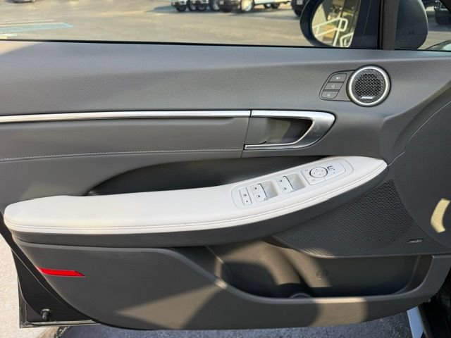 Used 2023 Hyundai Sonata Limited FWD image 12