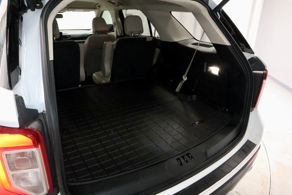 Certified 2021 Ford Explorer Limited w/ Equipment Group 301A image 13