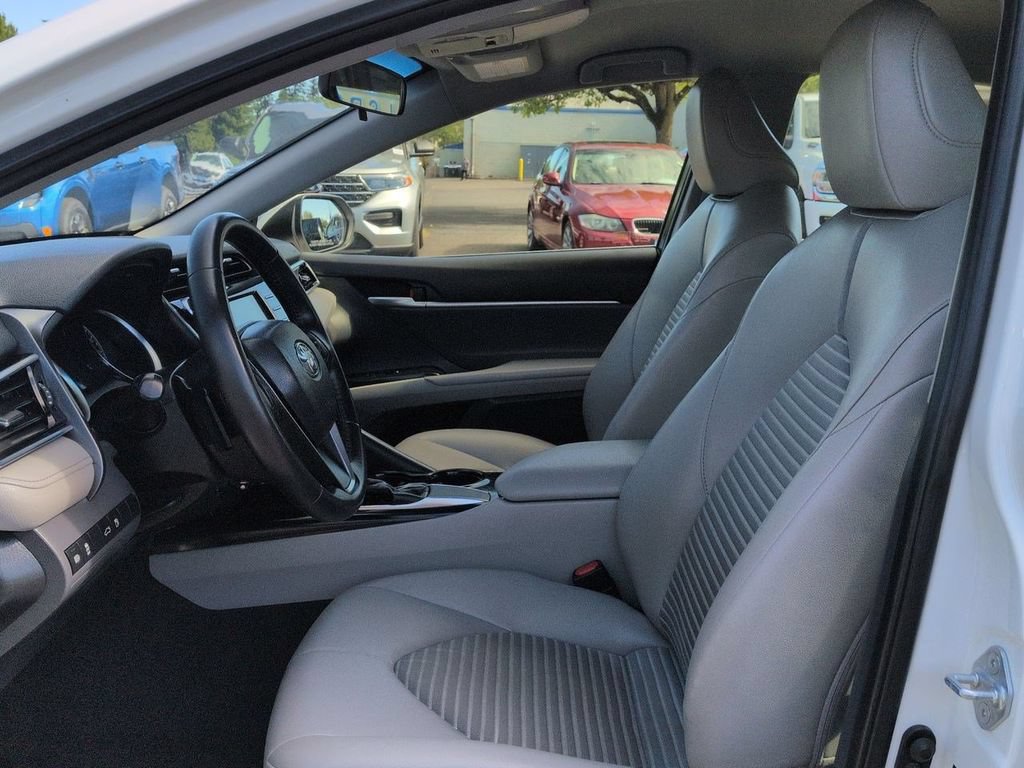 Used 2018 Toyota Camry SE FWD image 12