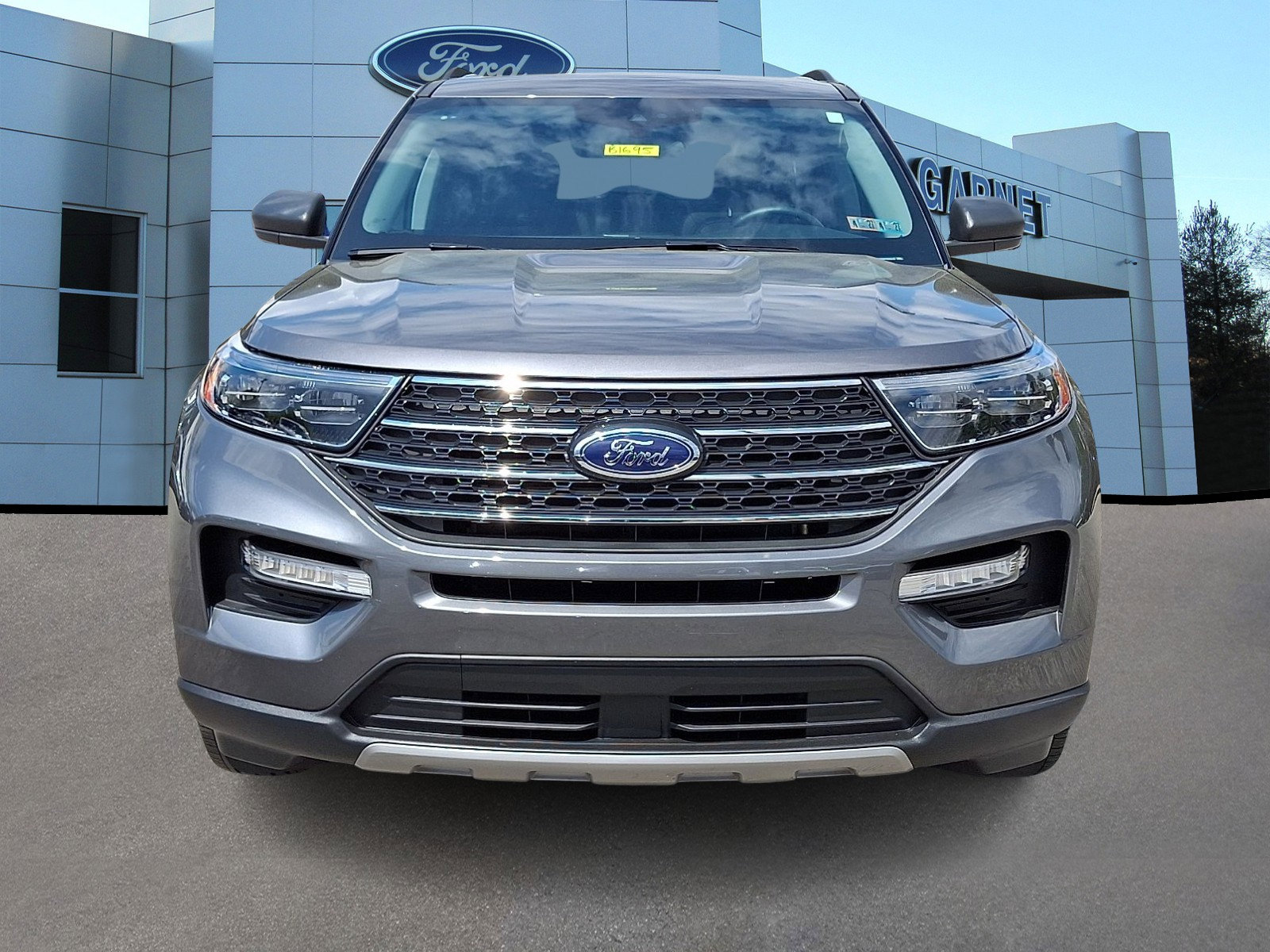Certified 2024 Ford Explorer XLT w/ Equipment Group 202A AWD/4WD image 3