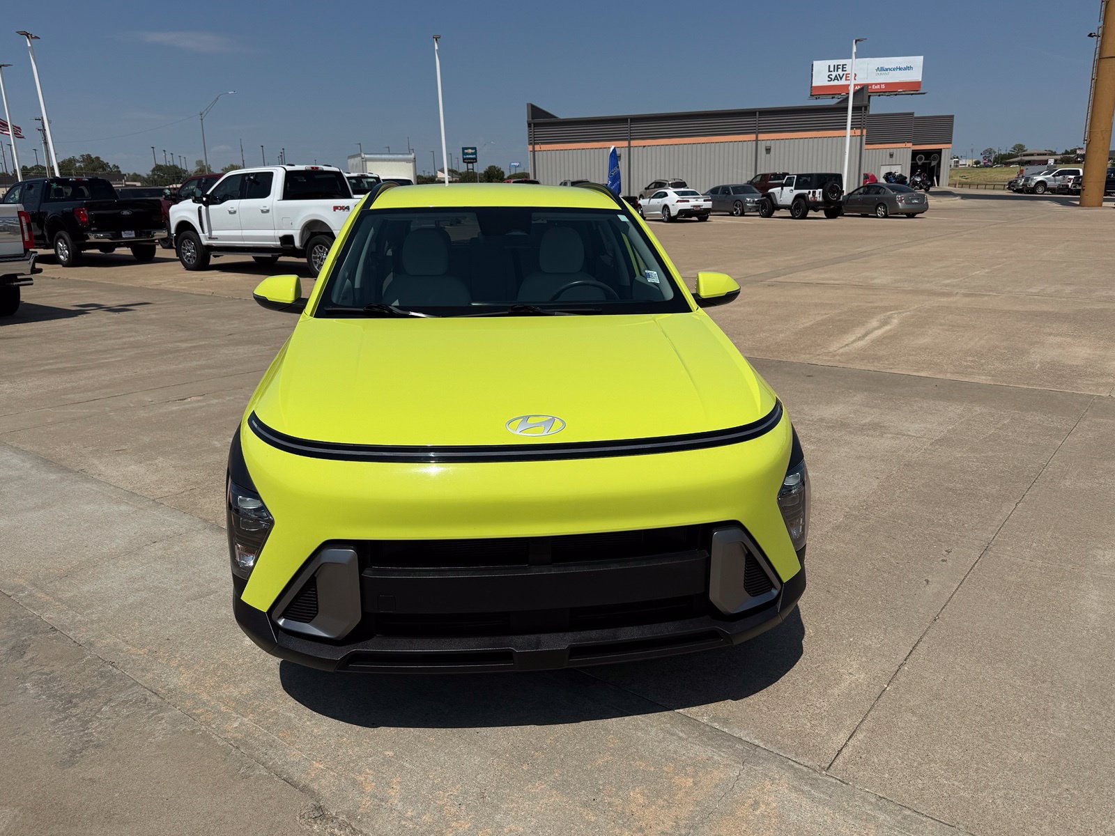 Used 2025 Hyundai Kona SEL FWD image 2