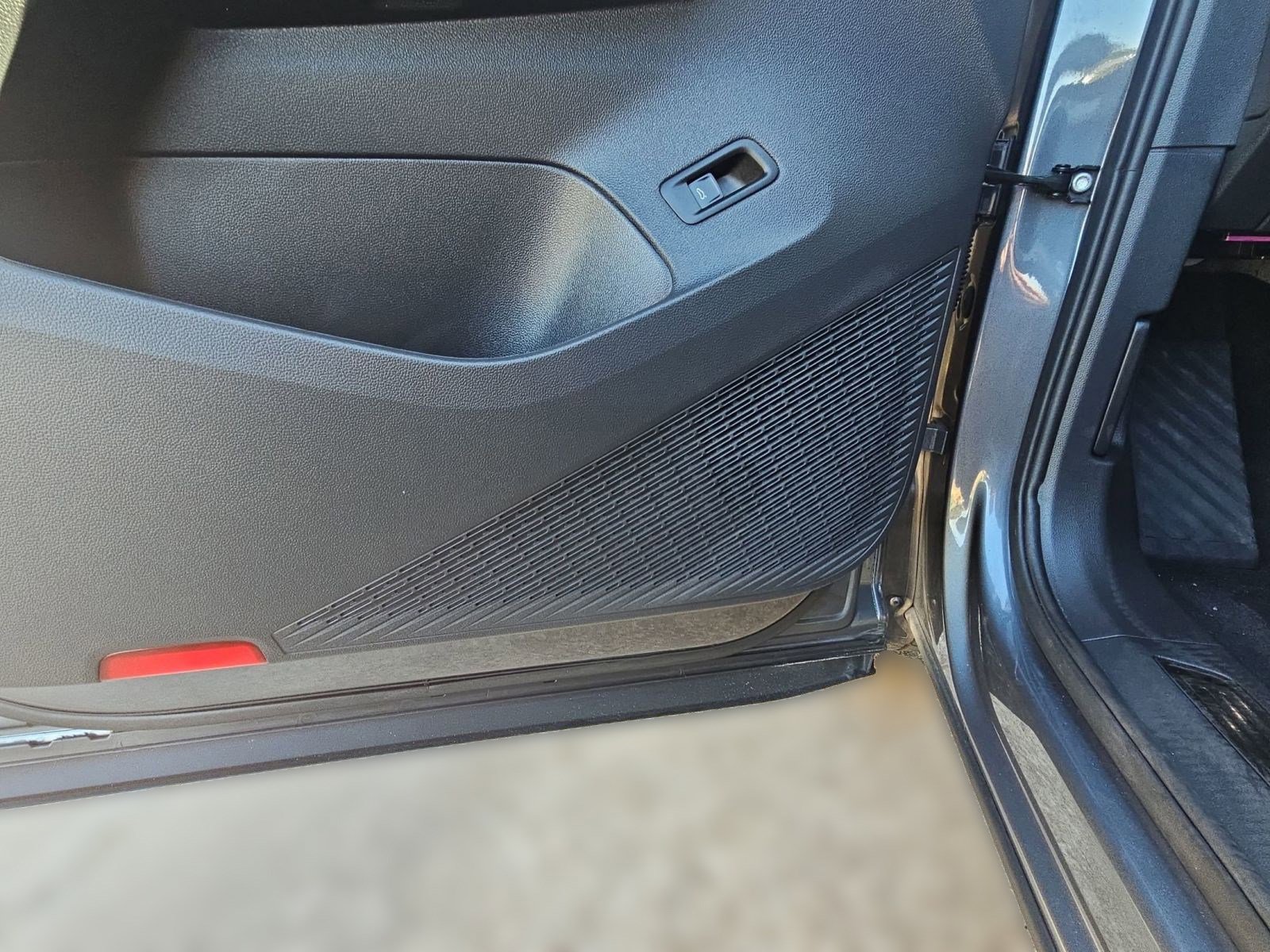 Used 2025 Volkswagen Atlas Cross Sport SE image 21