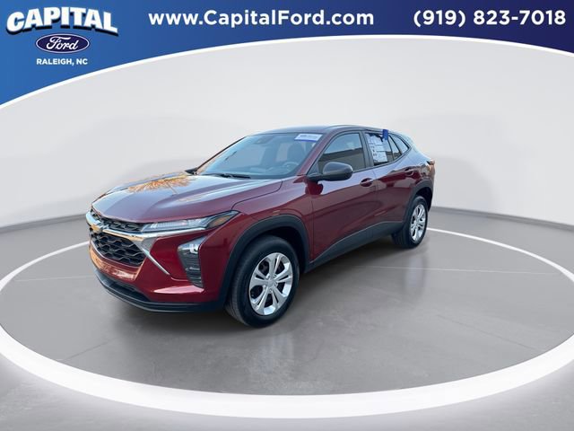 Used 2025 Chevrolet Trax LS image 2