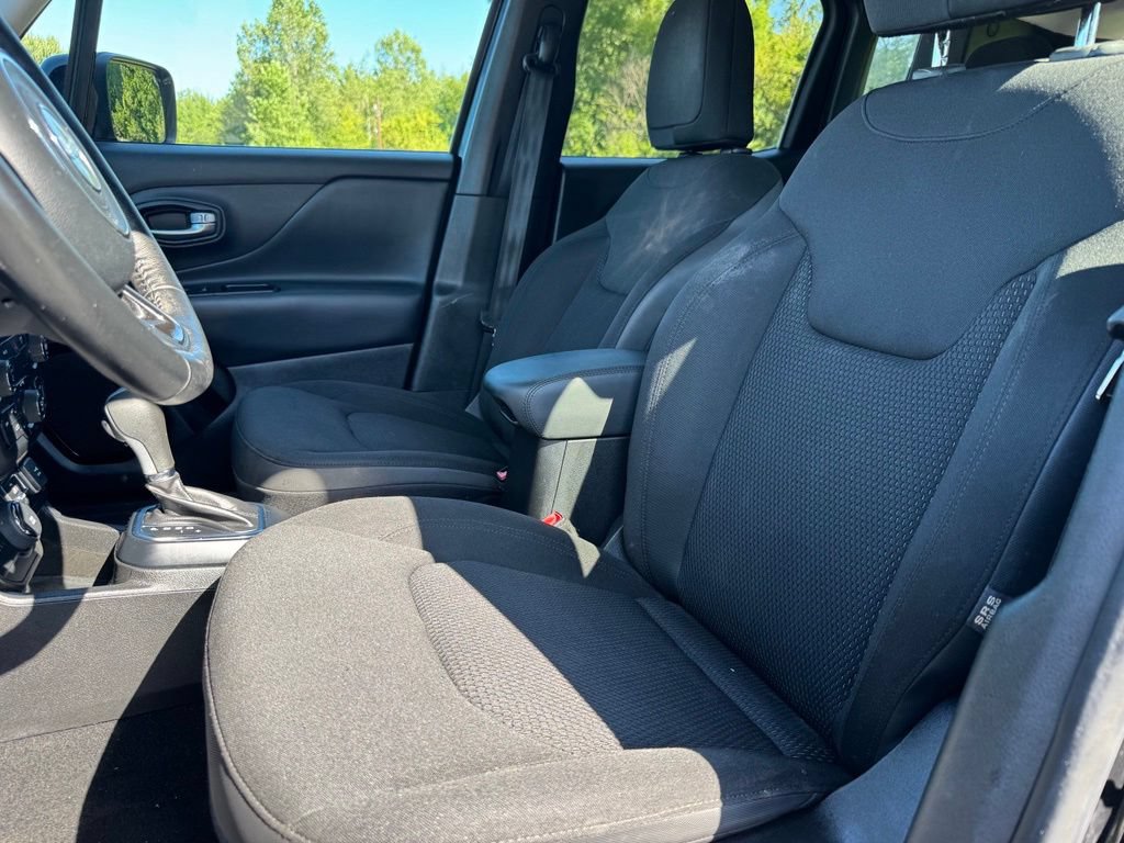 Used 2018 Jeep Renegade Altitude AWD/4WD image 12