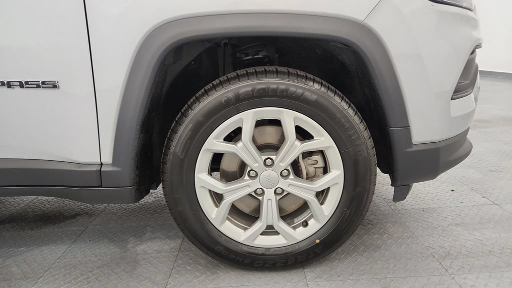 Used 2024 Jeep Compass Latitude AWD/4WD image 23