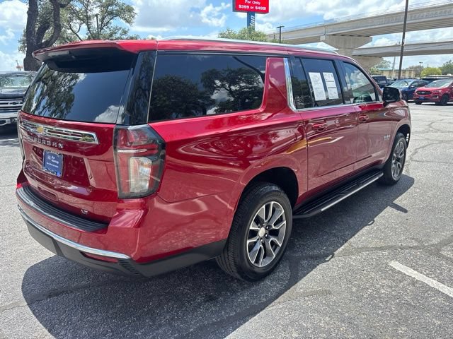 Used 2022 Chevrolet Suburban LT w/ Luxury Package RWD image 9