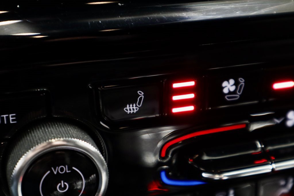 Used 2022 Jeep Grand Cherokee Overland w/ Luxury Tech Group IV image 12