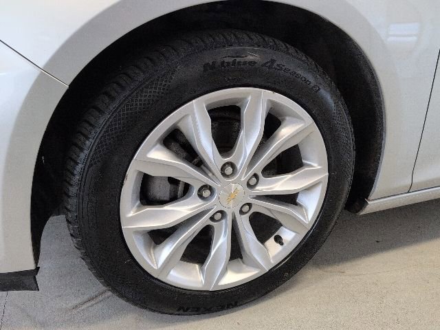 Used 2022 Chevrolet Malibu LT FWD image 9