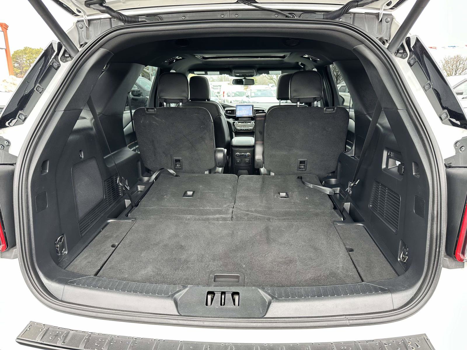 Certified 2022 Ford Explorer ST-Line w/ Class IV Trailer Tow Package image 8