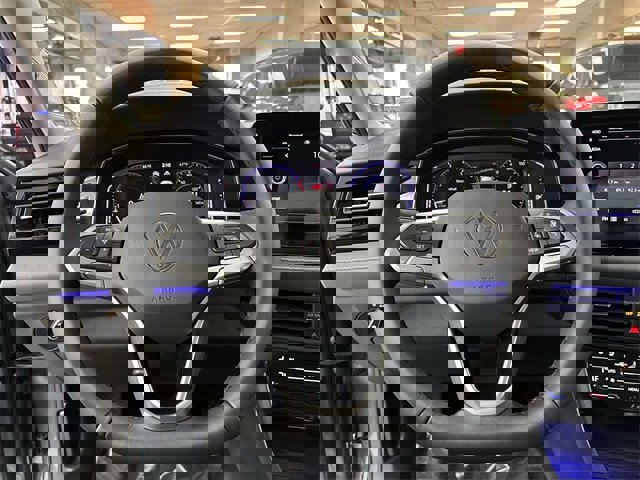 Used 2025 Volkswagen Jetta SEL image 6